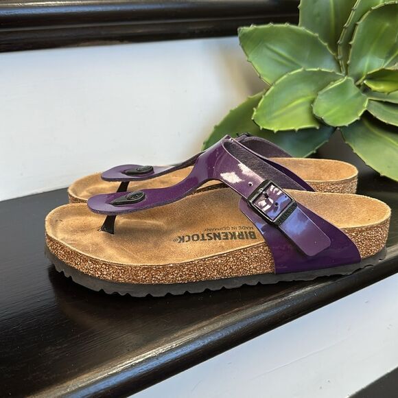 BIRKENSTOCK Women's Gizeh Birko-Flor patent purple leather Sandals 39 like new - Picture 4 of 9